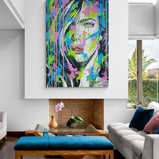 מוזה צבעונית