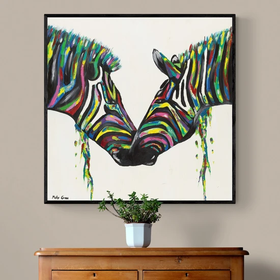 חיבור פראי - הדפס משודרג עם צבע בגווני שחור ולבן